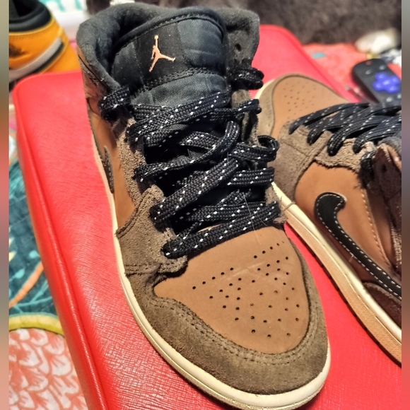 Jordan 1 Mid SE Dark Chocolate - Picture 2 of 10